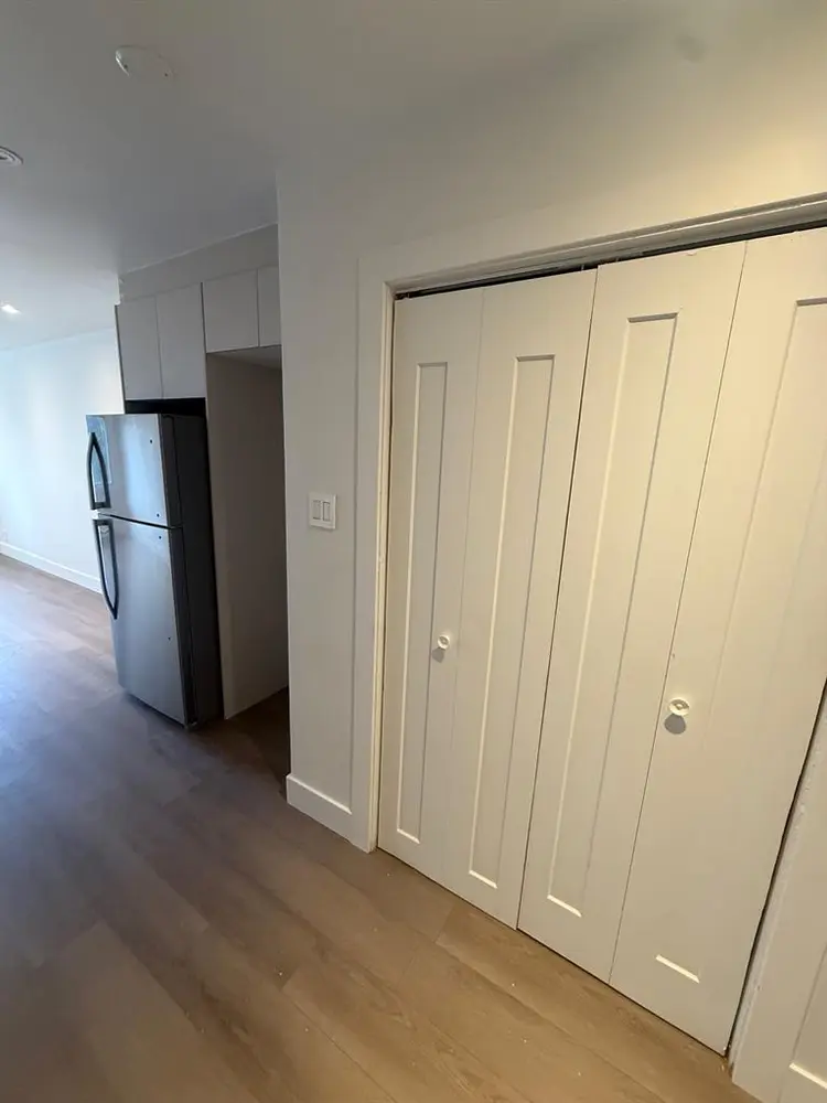 Bright & Modern 1-Bedroom Apartment
