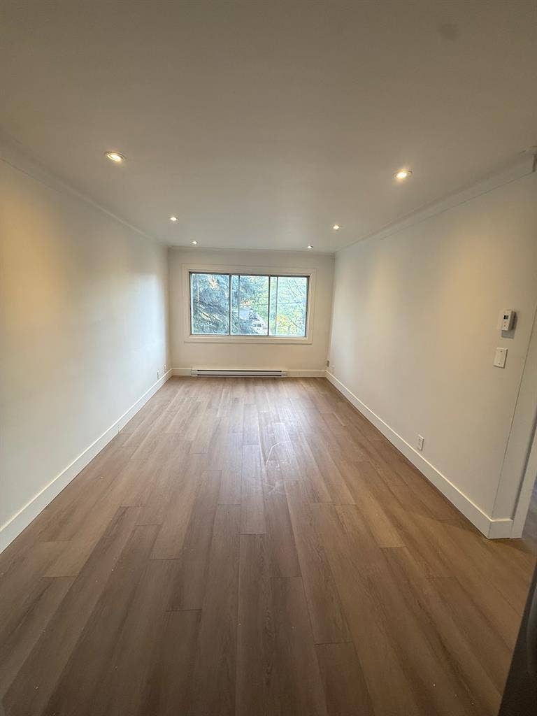 Bright & Modern 1-Bedroom Apartment