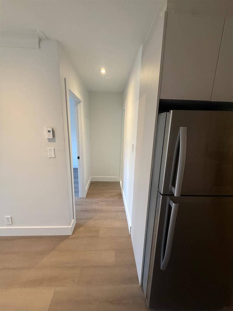 Bright & Modern 1-Bedroom Apartment