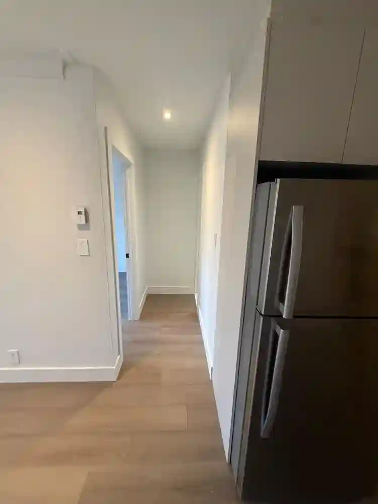 Bright & Modern 1-Bedroom Apartment