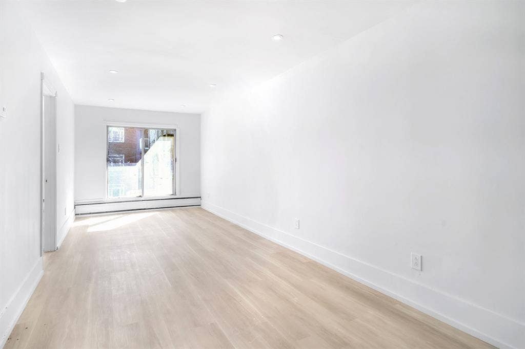Bright & Spacious 1-Bedroom | NDG