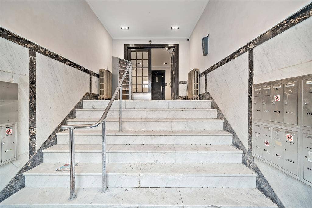 Bright & Modern 2-Bedroom | CDN-NDG