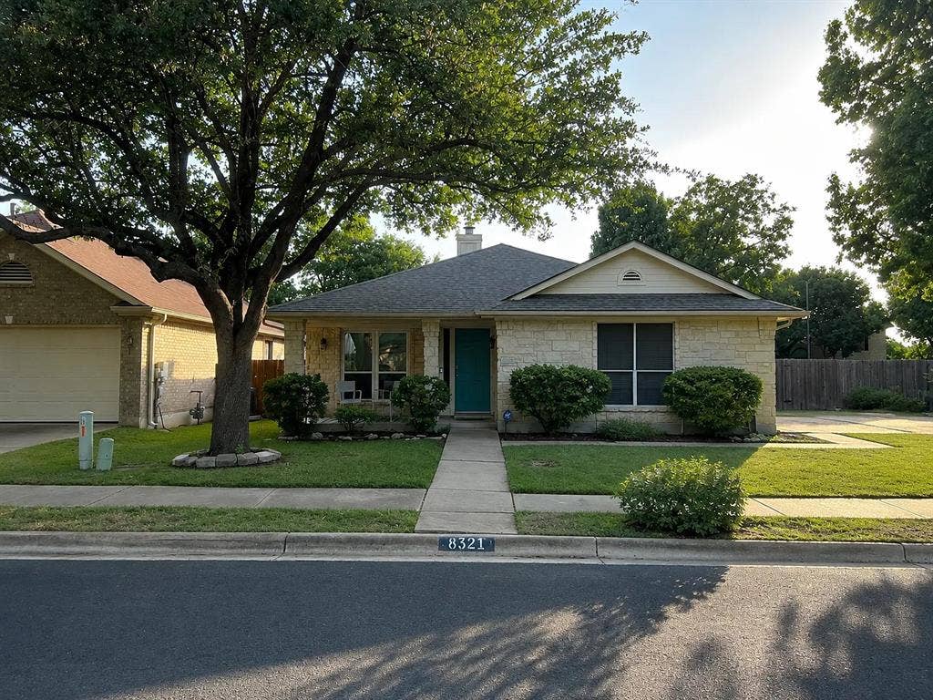 2 BR in Austin