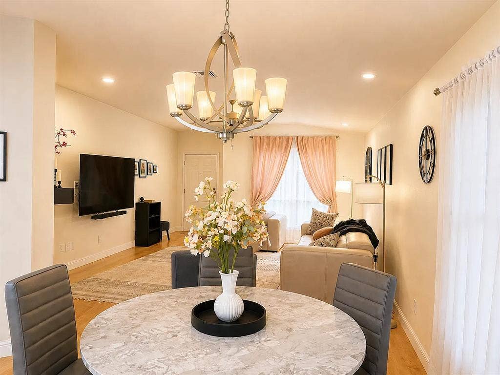 2 BR in Austin