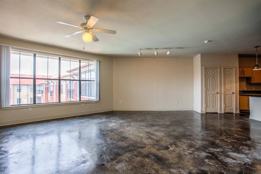 Lease Takeover Near LSU 2BR/2BA
