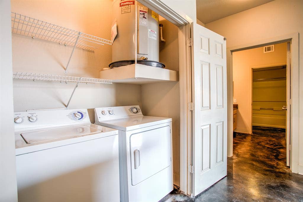Lease Takeover Near LSU 2BR/2BA