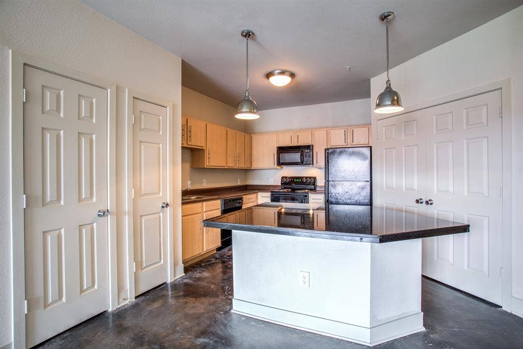 Lease Takeover Near LSU 2BR/2BA