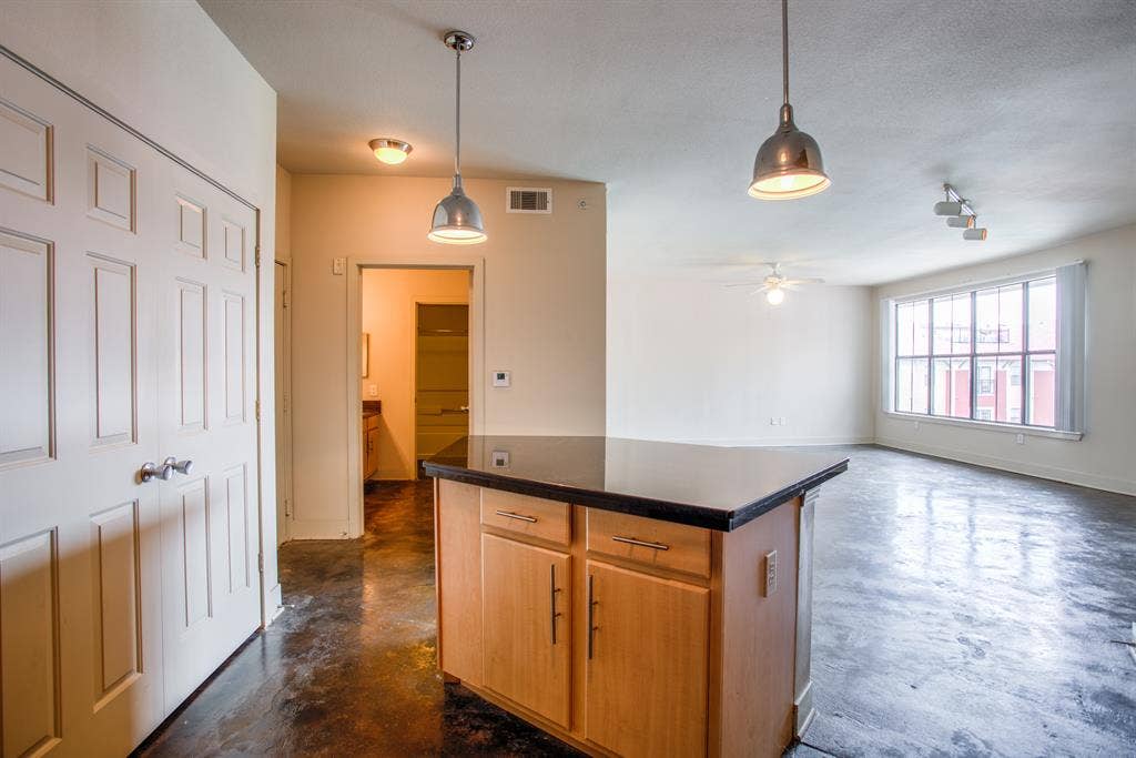 Lease Takeover Near LSU 2BR/2BA