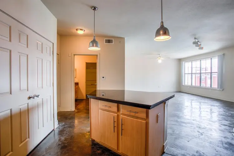 Lease Takeover Near LSU 2BR/2BA
