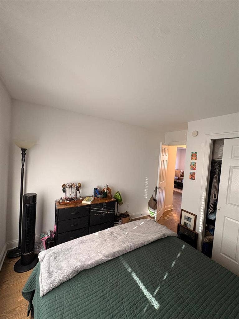 Renting a room in a 2bedr00m apartm