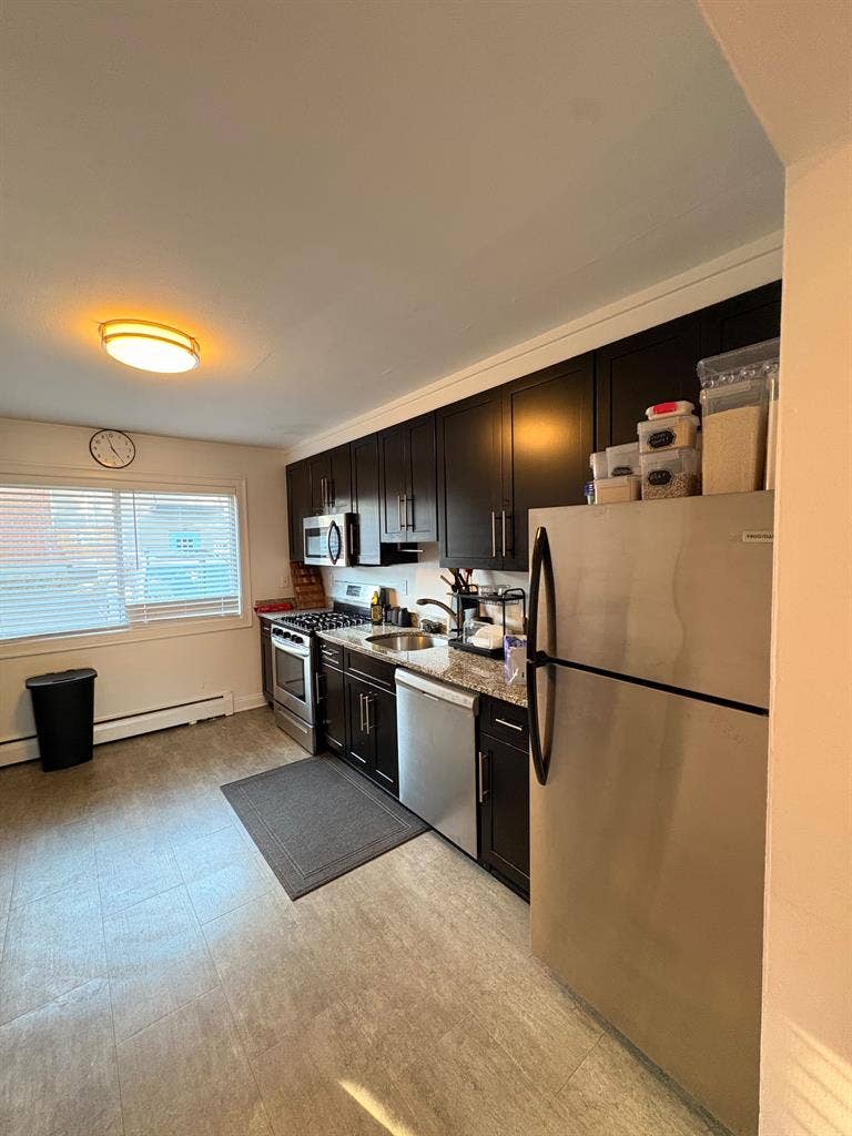 Renting a room in a 2bedr00m apartm