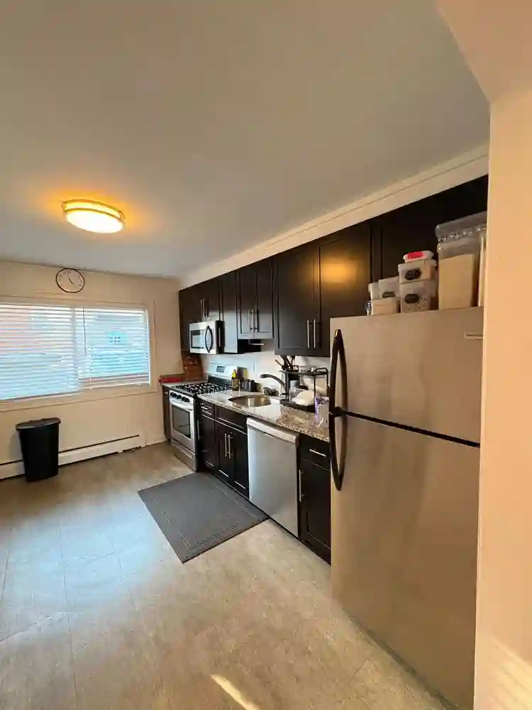 Renting a room in a 2bedr00m apartm
