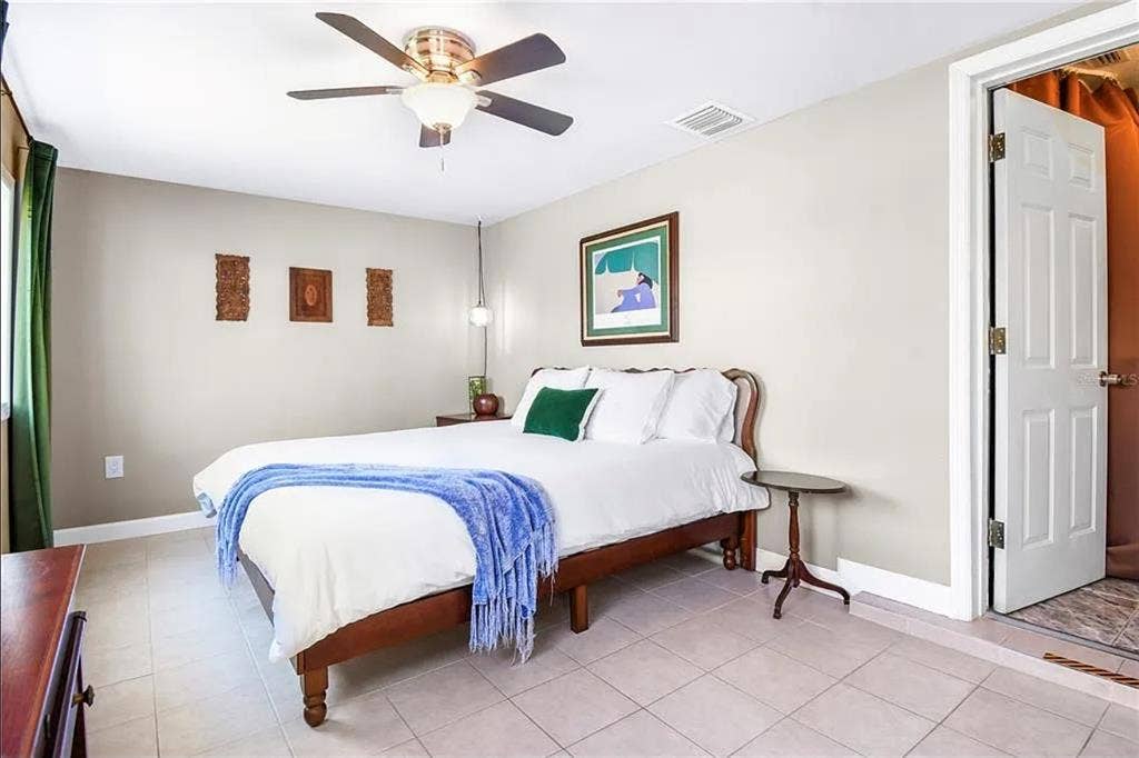 2 bedrooms available