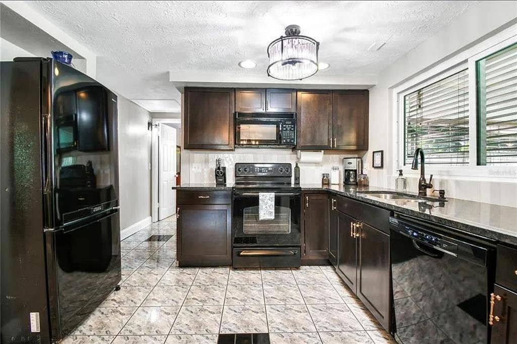 2 bedrooms available