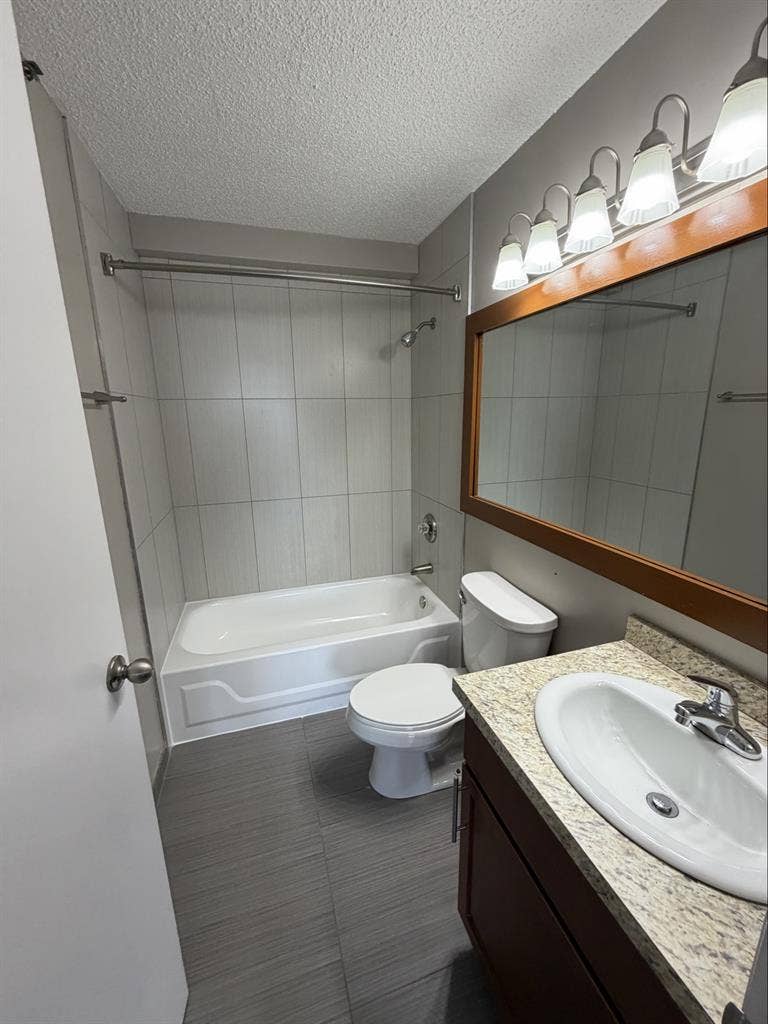 MasterBed+Private bath/Streetervill