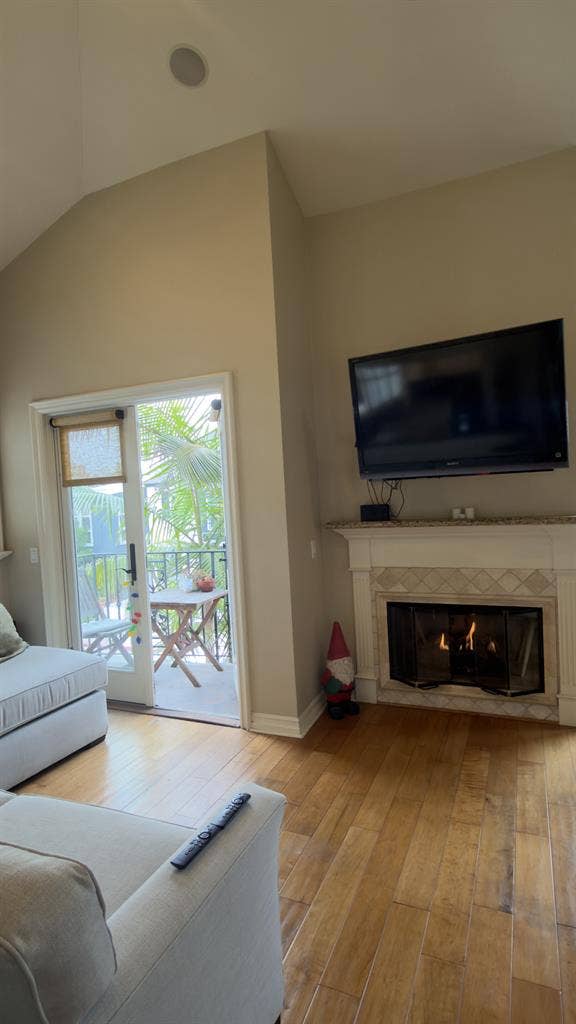 2 Rooms on the Newport Peninsula