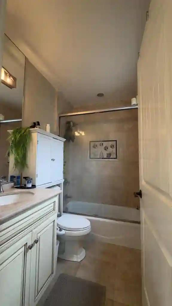 2 Rooms on the Newport Peninsula