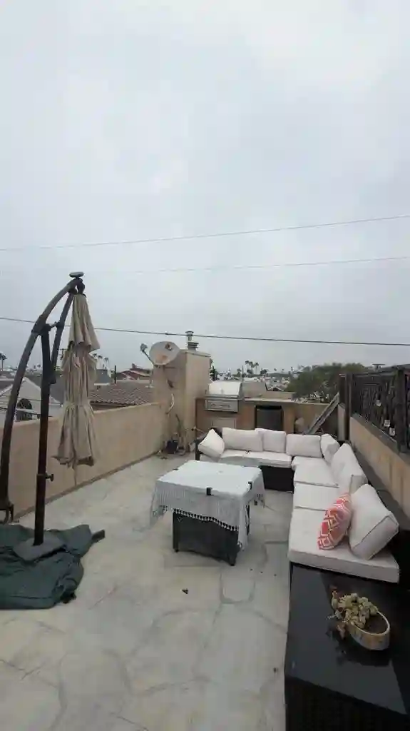 2 Rooms on the Newport Peninsula