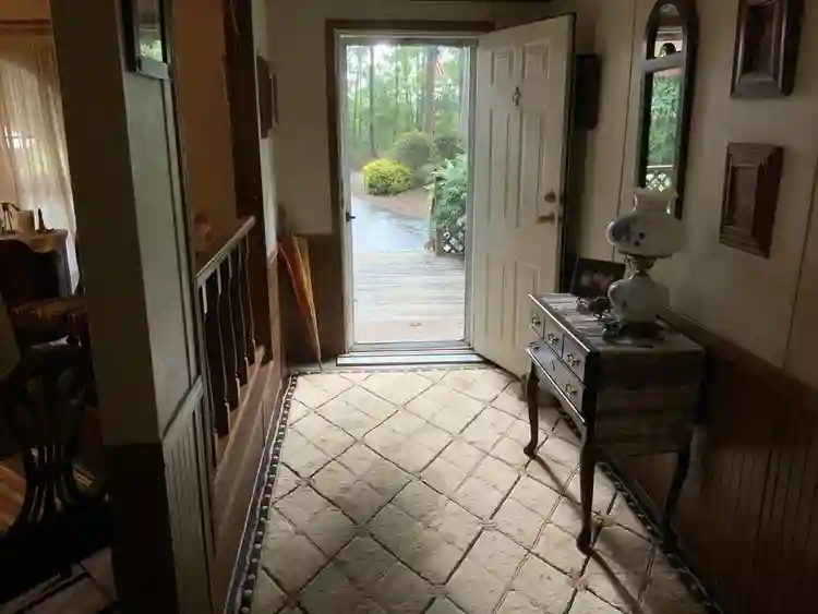 Quiet home in the country