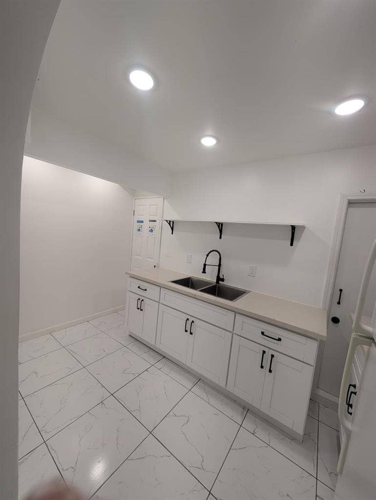 Private Room with Private Entrance