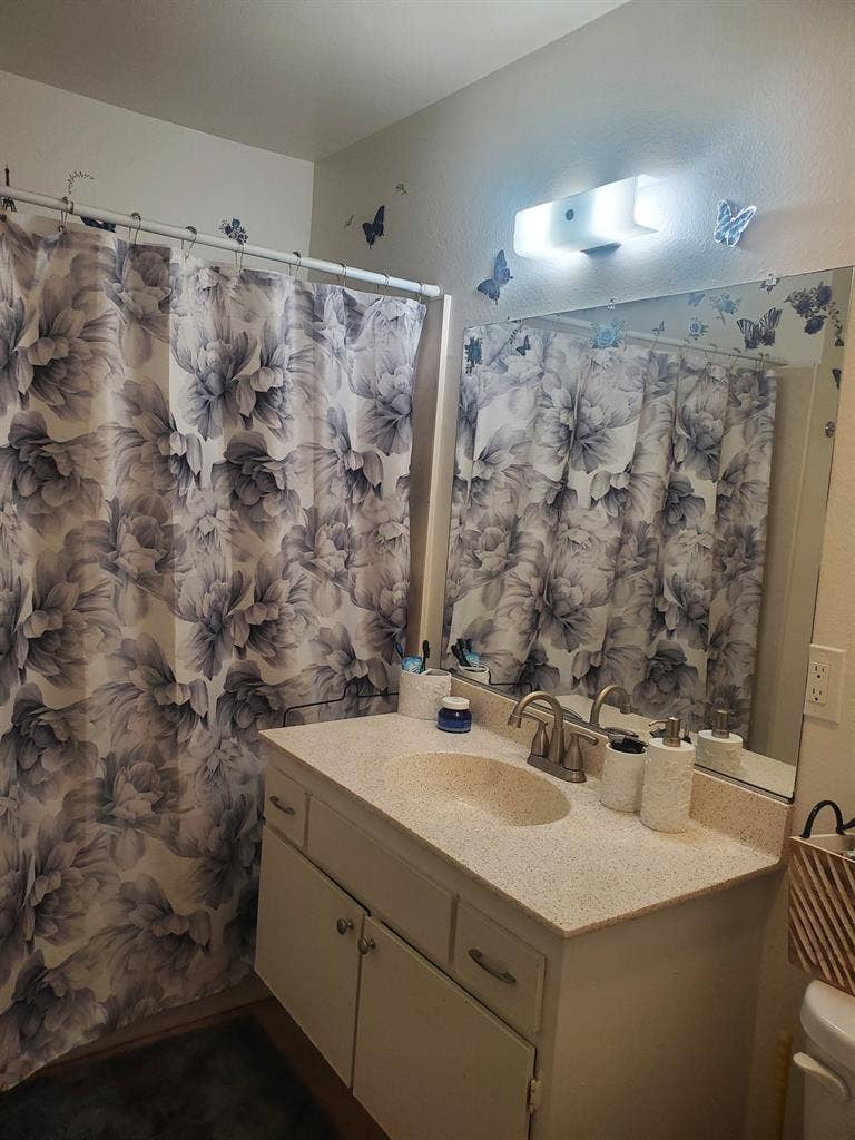 Room for rent in orange townhouse