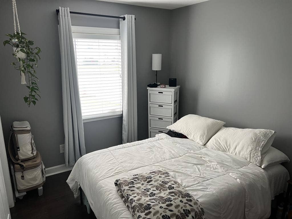 Female Roommate only