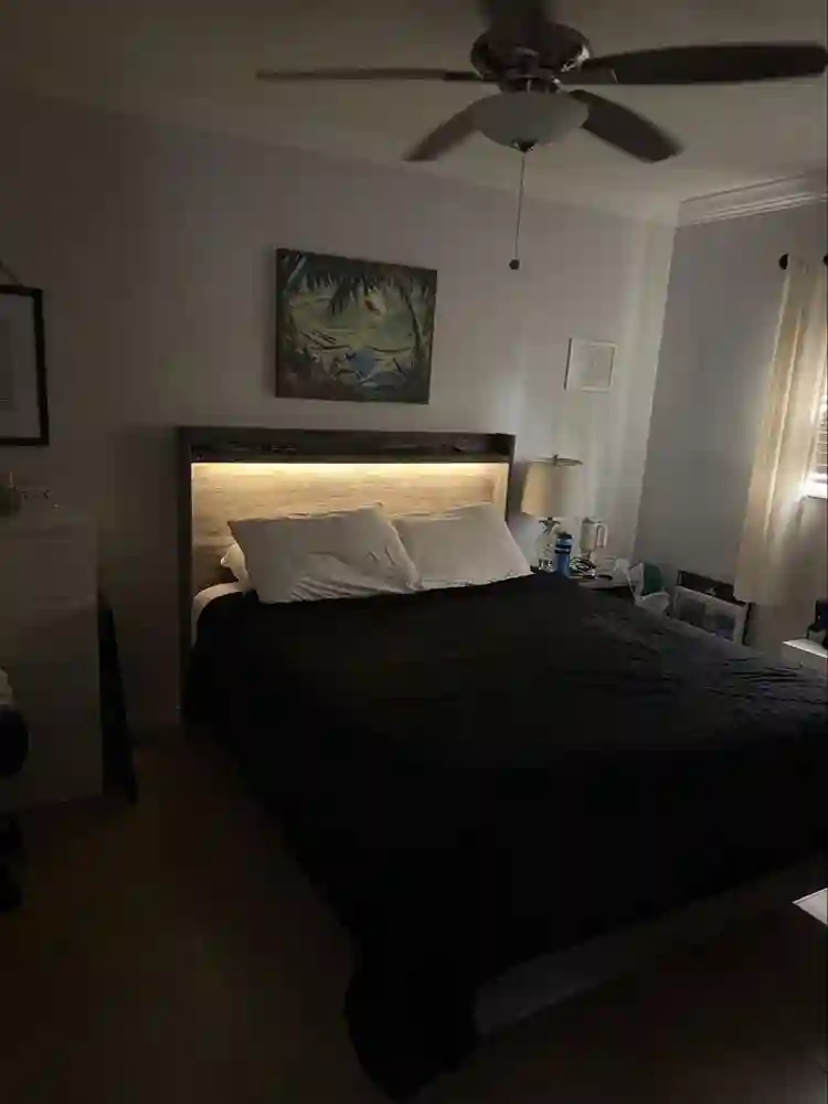 Room in Oakland Park
