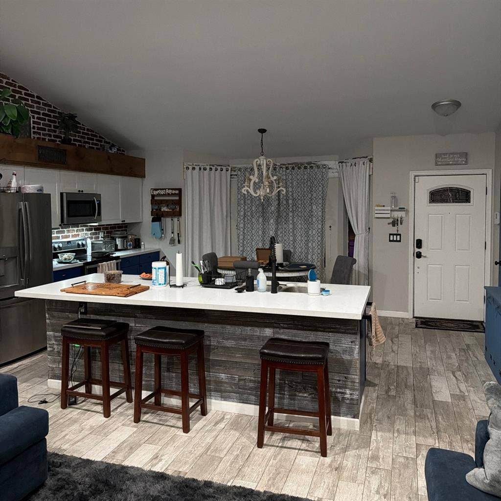 2 rooms for 1600 in a big house