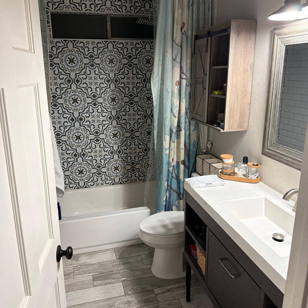2 rooms for 1600 in a big house