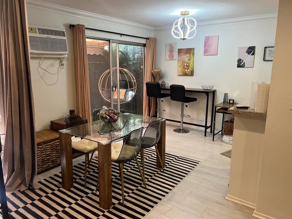 Dream Shared Space in BH ASAP $800!