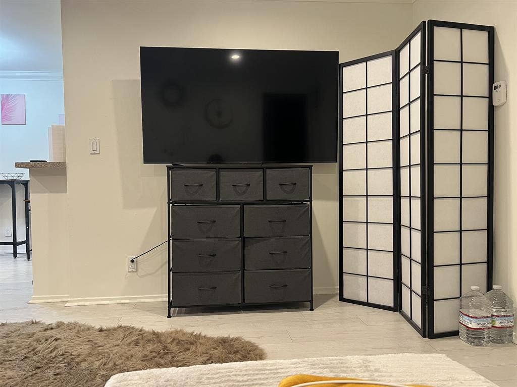Dream Shared Space in BH ASAP $800!