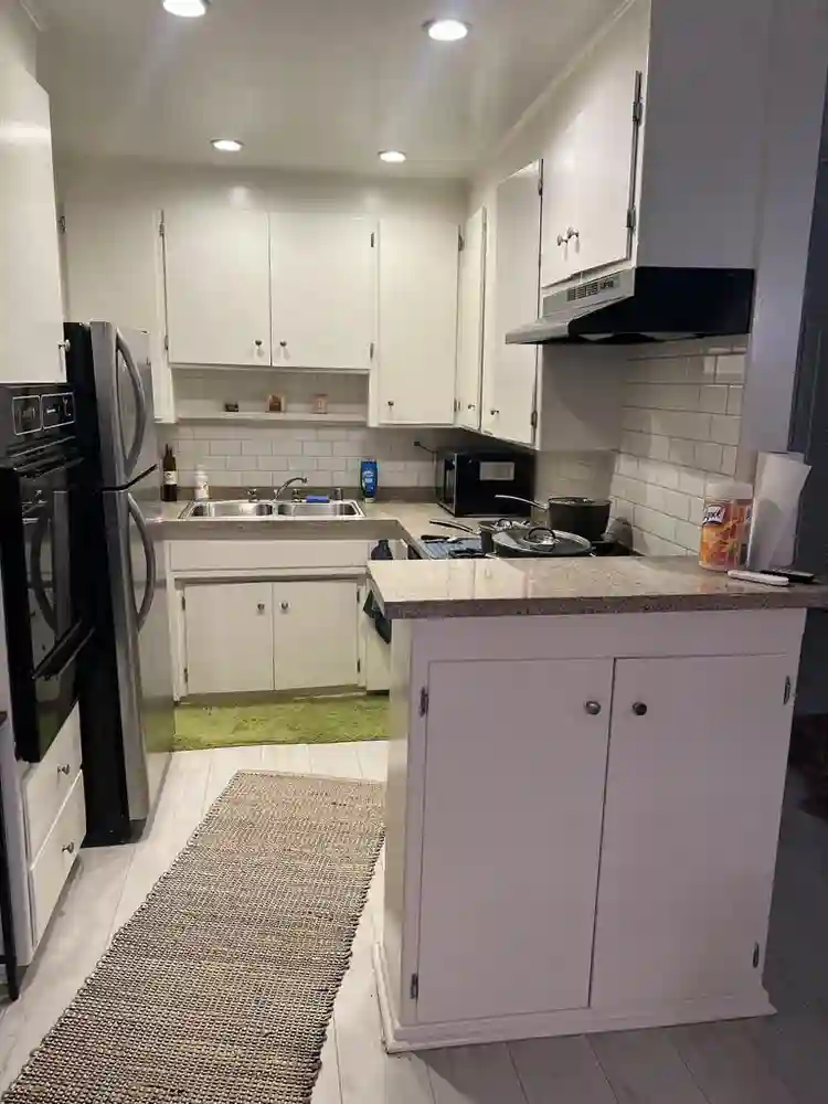 Dream Shared Space in BH ASAP $800!