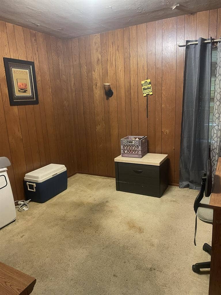 Room in ucity nice location