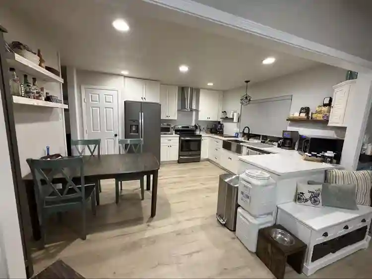 Master Bedroom w/ Private Bathroom