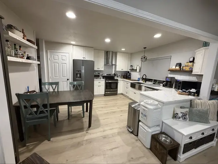 Master Bedroom w/ Private Bathroom