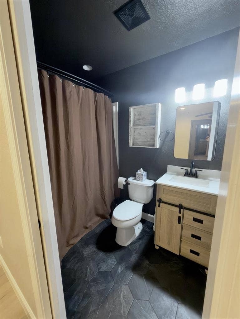 Master Bedroom w/ Private Bathroom