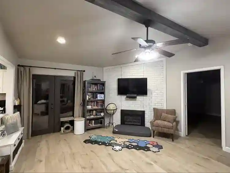 Master Bedroom w/ Private Bathroom