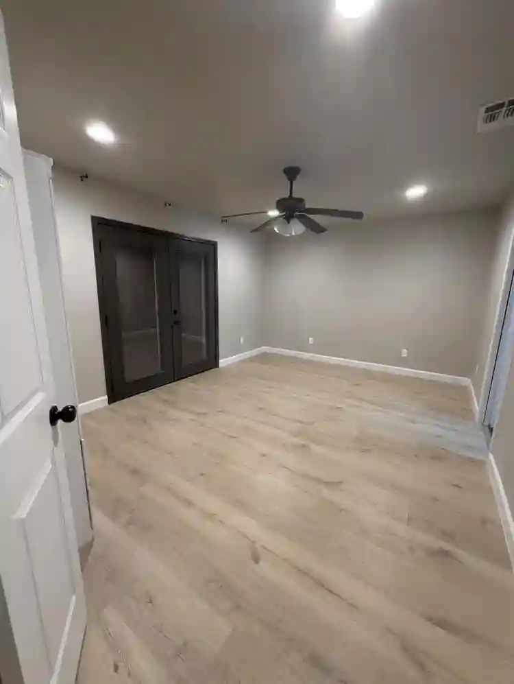 Master Bedroom w/ Private Bathroom