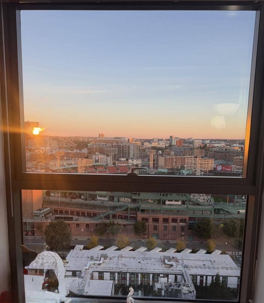 Room w/ priv BR, view of Fenway Pk