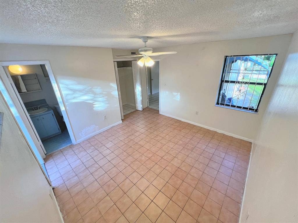 North Miami Private & Shared Rooms