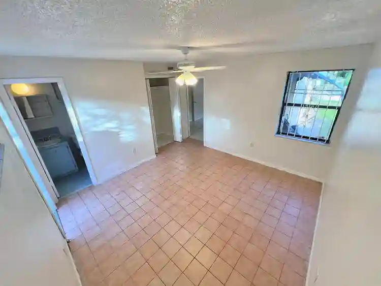 North Miami Private & Shared Rooms