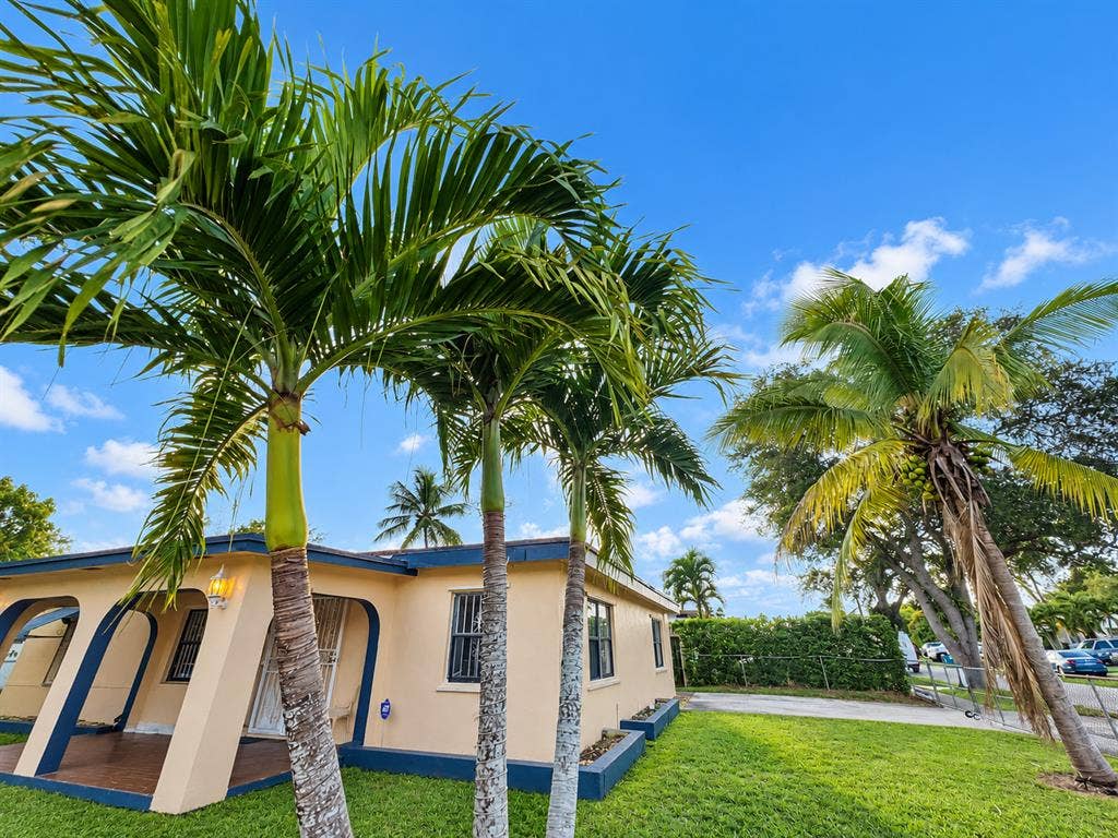 North Miami Private & Shared Rooms