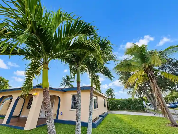 North Miami Private & Shared Rooms