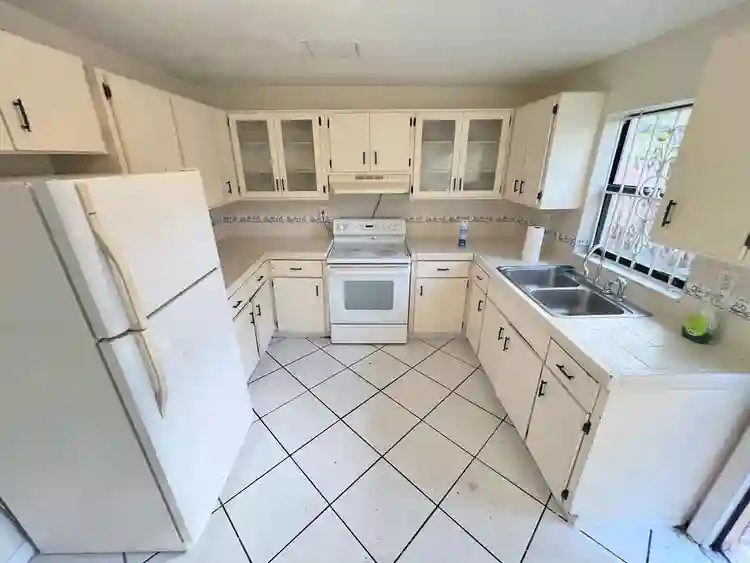 North Miami Private & Shared Rooms