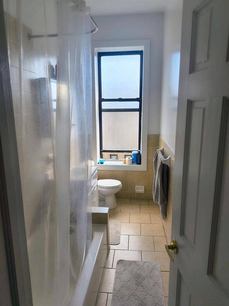 1 room 1 bathroom