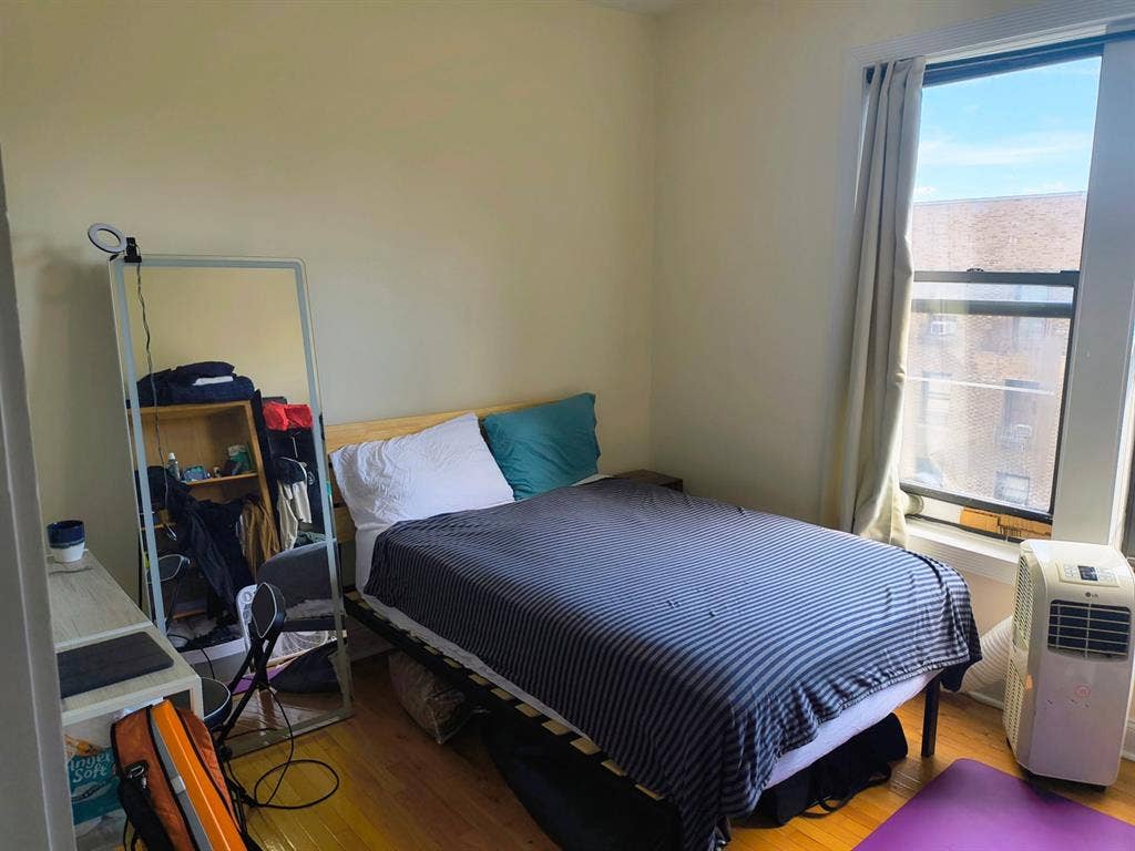 1 room 1 bathroom