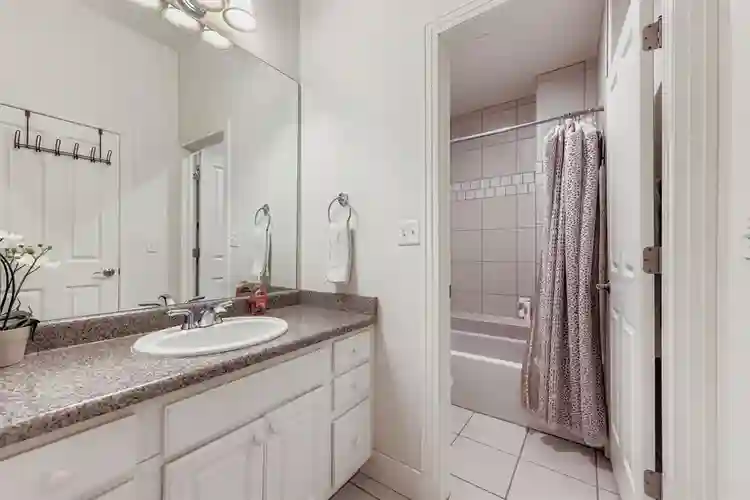 Queen Suite Across from Wash Park