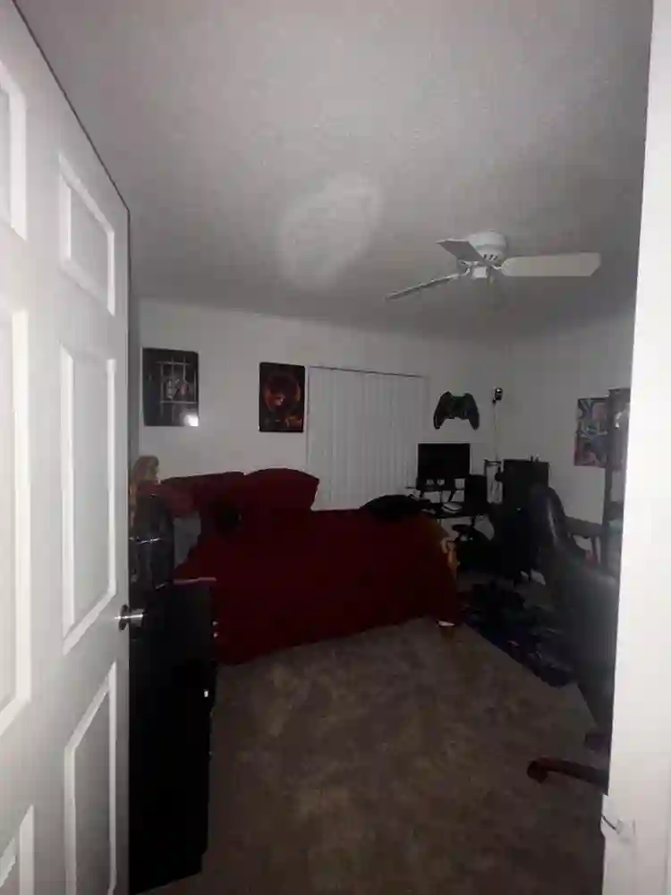 1 Cozy room available
