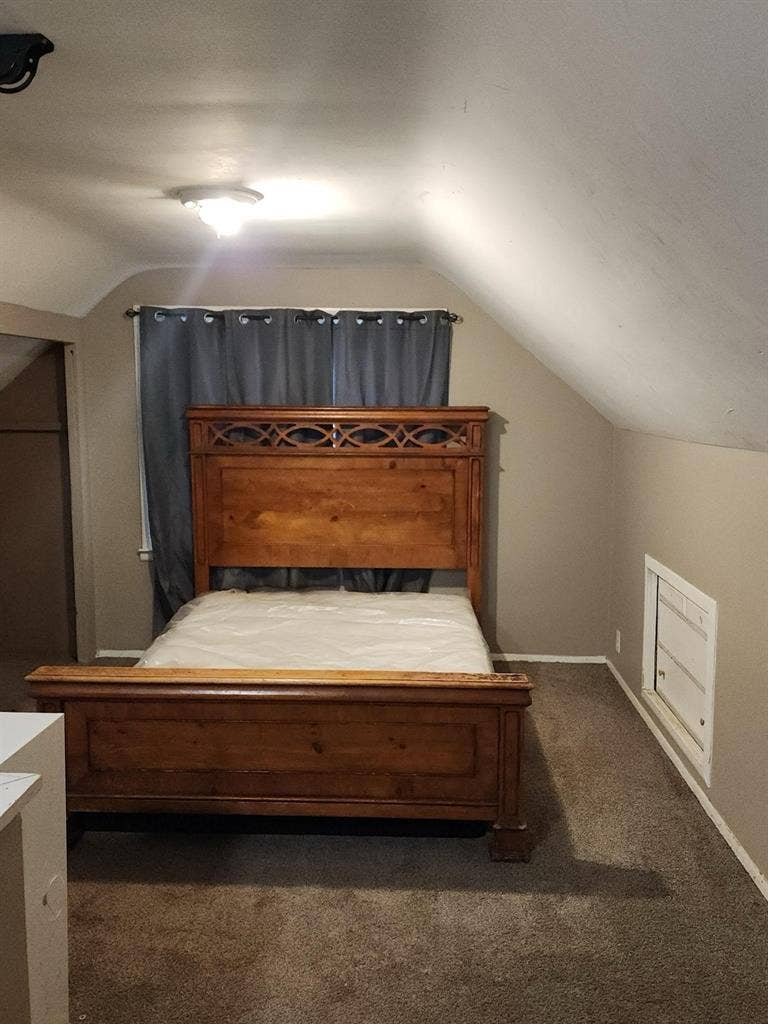 Room available in the middle of it