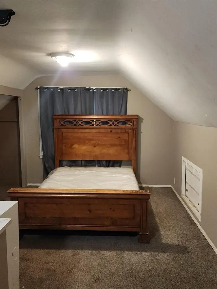 Room available in the middle of it
